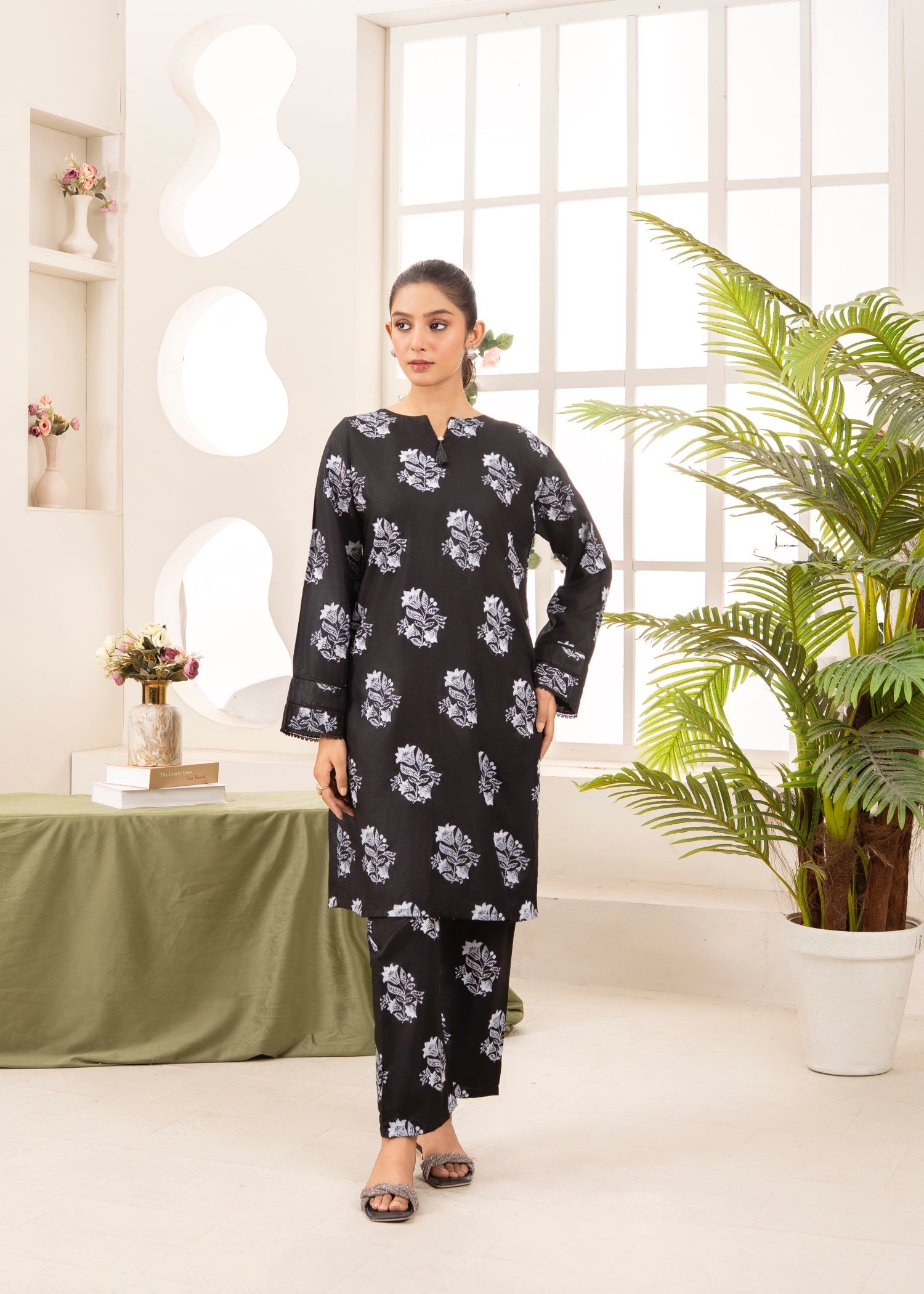 Zeenat Black 2pcs Stylish Collection